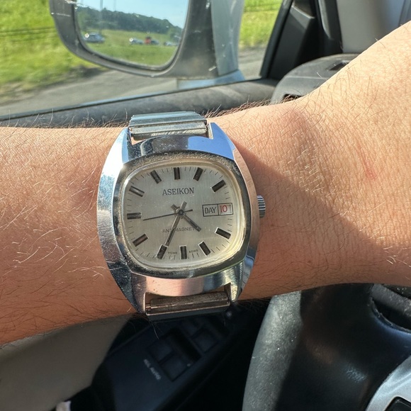 Meet your Posher, Riley - Picture 2 of 7